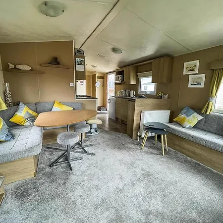 Brilliant 6 Berth Caravan With Decking At Heacham Beach Park Ref 21031A Exterior photo