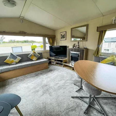 Brilliant 6 Berth Caravan With Decking At Heacham Beach Park Ref 21031A Exterior photo