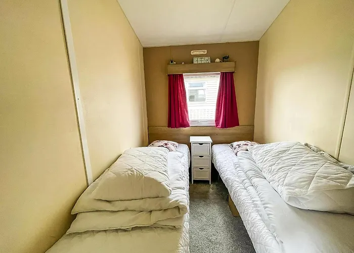 Brilliant 6 Berth Caravan With Decking At Heacham Beach Park Ref 21031A