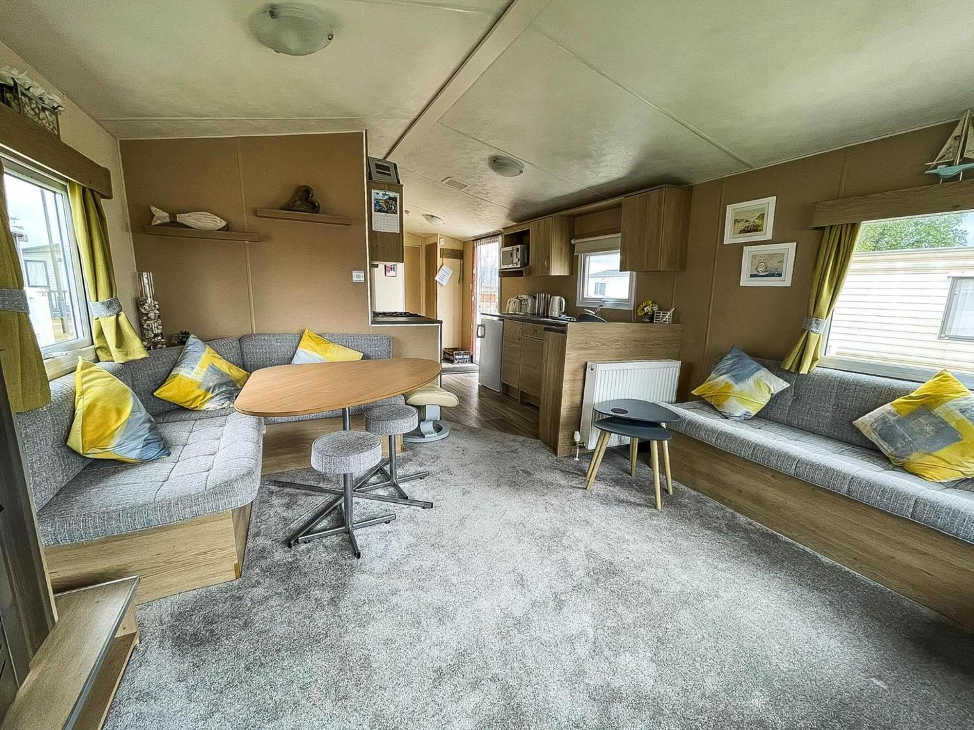 Brilliant 6 Berth Caravan With Decking At Park Ref 21031a Campsite