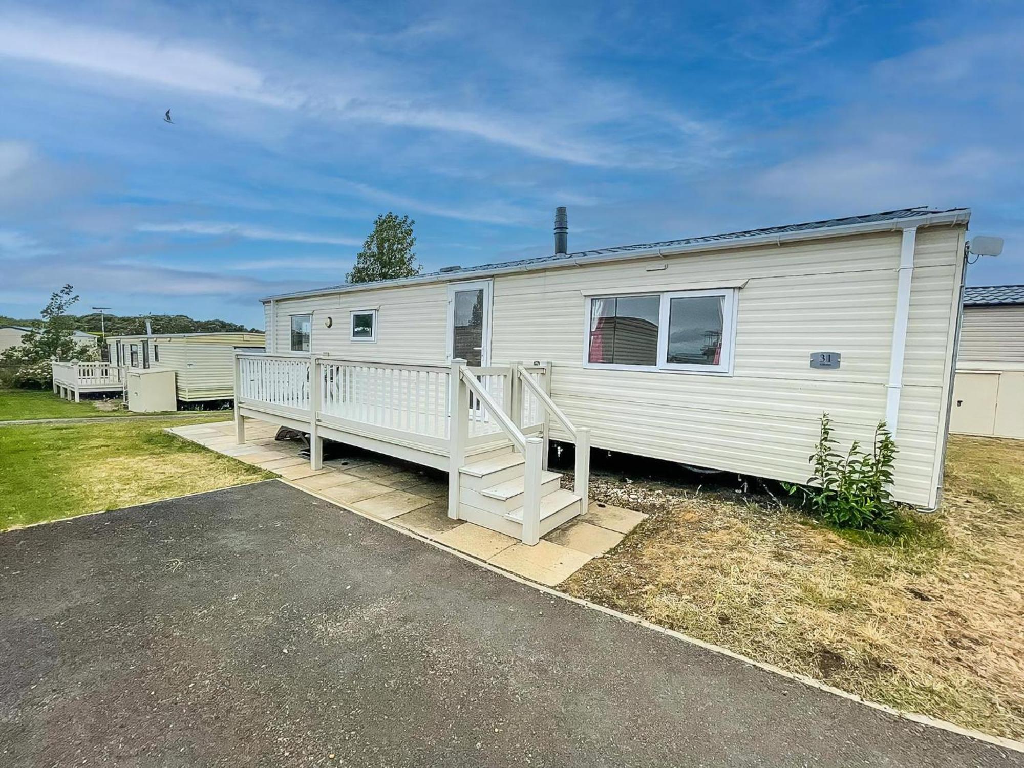 Campsite Brilliant 6 Berth Caravan With Decking At Park Ref 21031a