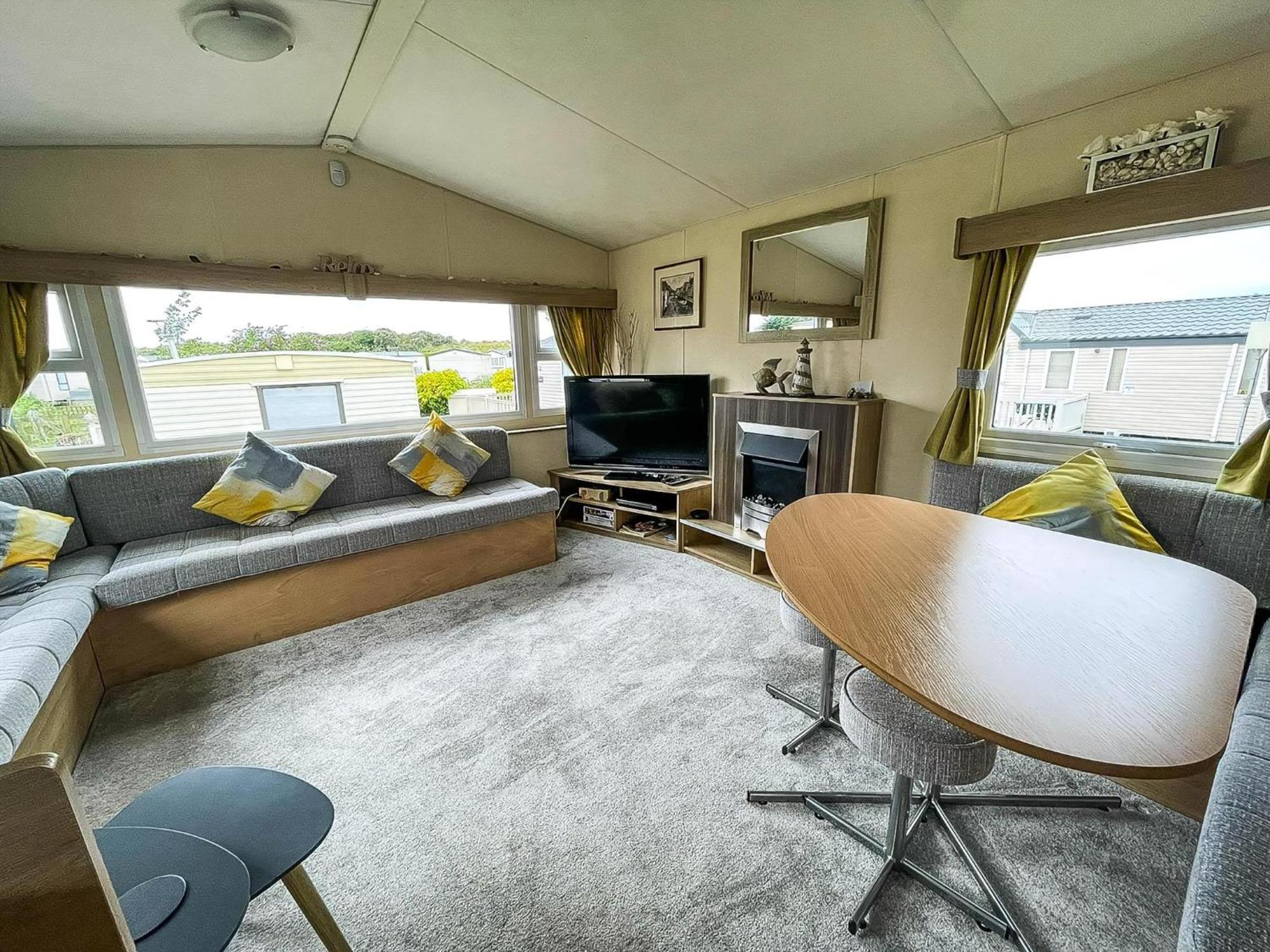 Brilliant 6 Berth Caravan With Decking At Park Ref 21031a Campsite